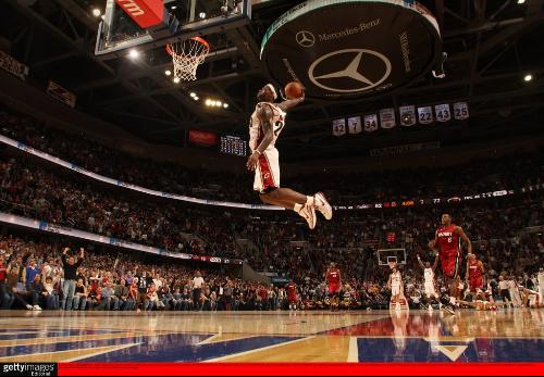 全世界没有英雄联盟的一天，英雄联盟意外全球停服，原因登上热搜