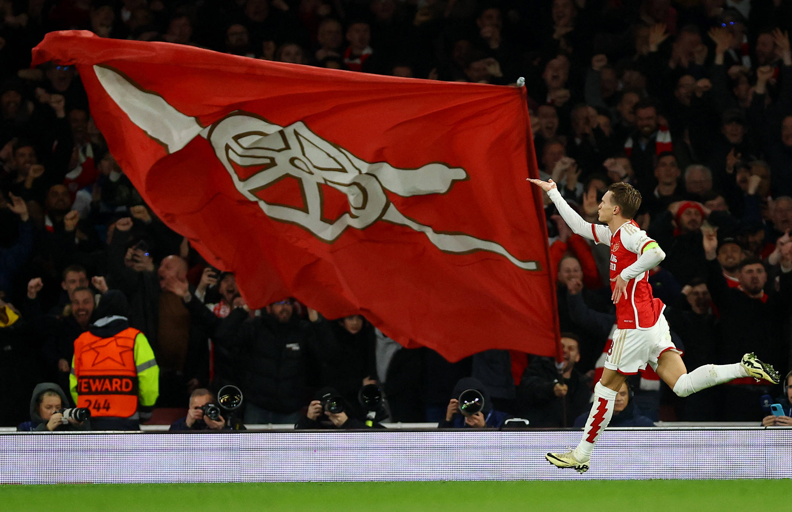 巴黎圣日耳曼7-0狂胜，7天狂轰17球！欧冠大战利物浦蓄势待发