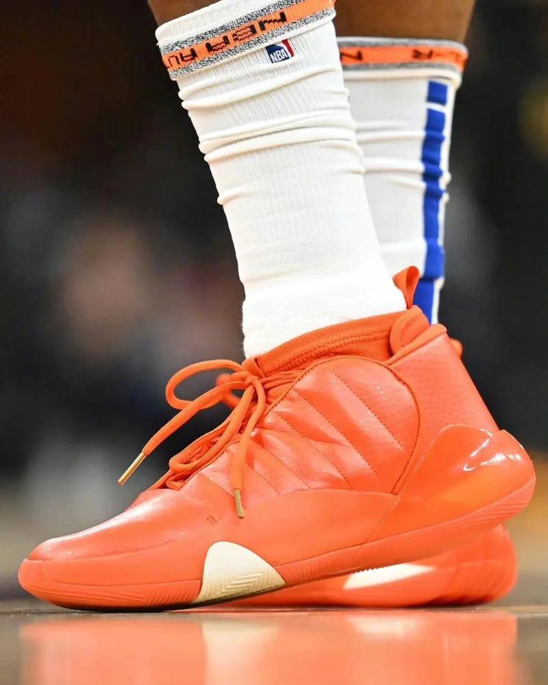 快船队史仅2人多次砍下单场50分：哈登和鲍勃·麦卡杜