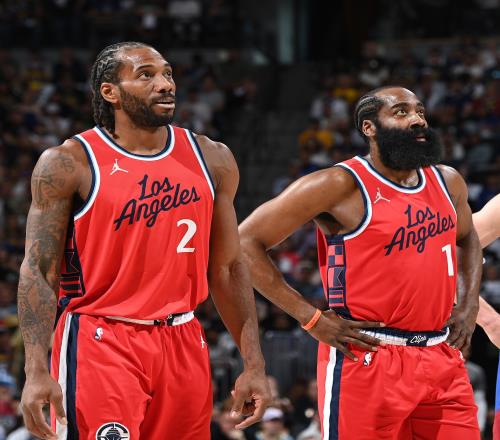 大谷翔平在 2024 年常规赛结束后，将自己的 50 轰纪念球衣捐赠给了道奇博物馆