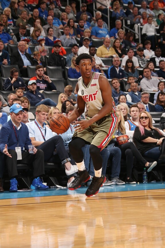 NBA常规赛战报：莫布里和加兰领衔，骑士122-111战胜开拓者