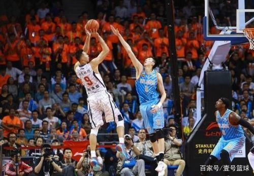 巴恩斯利主帅：索博有点不尊重，对强队或欧冠他不该这样